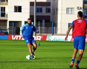 Ainda sem ex-Grêmio, Avaí ganha atacante como opção diante do Vasco