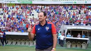 Com meio time novo, Ceni tenta encerrar série negativa do Fortaleza contra Chape