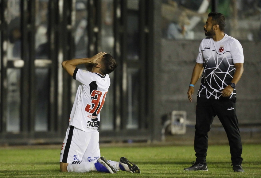 Vasco 1 x 1 Avaí – Leão marca no fim e estraga estreia de Luxemburgo