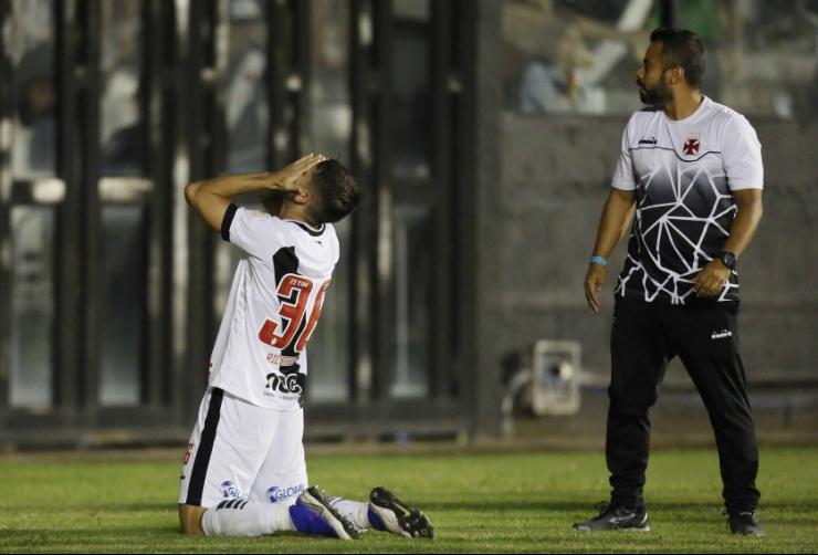 Vasco fica no empate com Avaí
