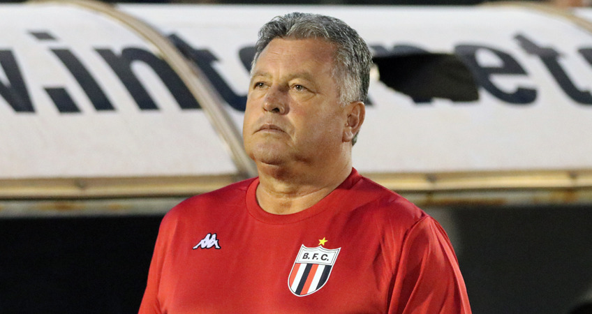 Série B: Botafogo acerta com Ronald que estava na Europa, mas só poderá usá-lo em julho