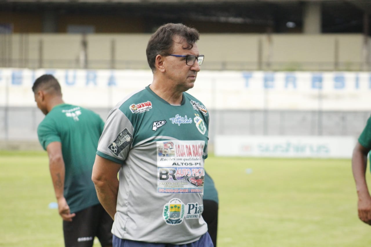 Após derrota para ex-clube, Estevam Soares deixa time da Série D
