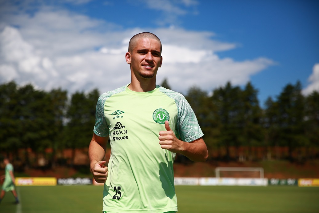 Revelação da base, volante renova com a Chapecoense até 2021
