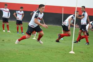 Bustamante não vê a hora de ser titular no Atlético-GO pela Série B do Brasileirão