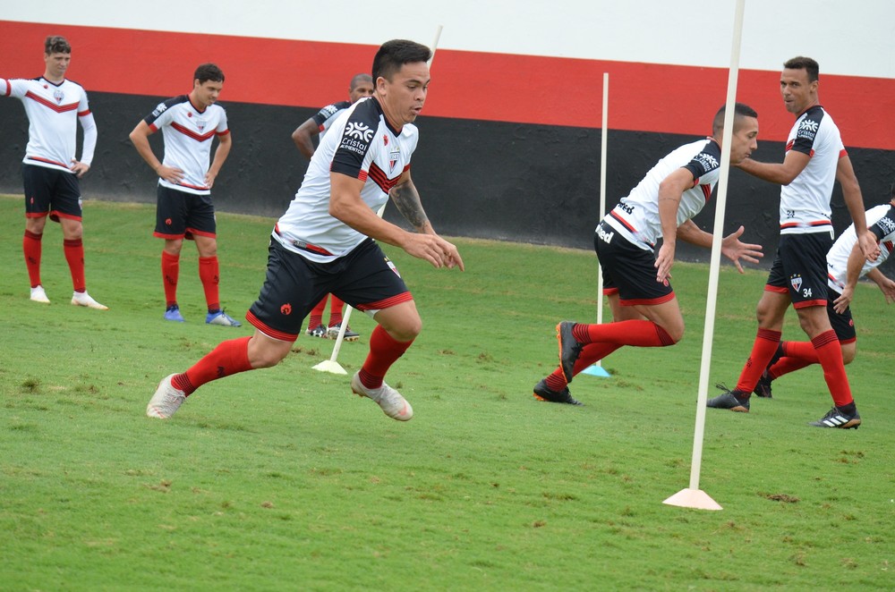 Bustamante não vê a hora de ser titular no Atlético-GO pela Série B do Brasileirão