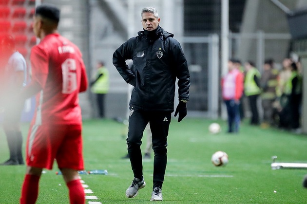 Técnico “culpa” gramado por derrota do Atlético-MG no Chile