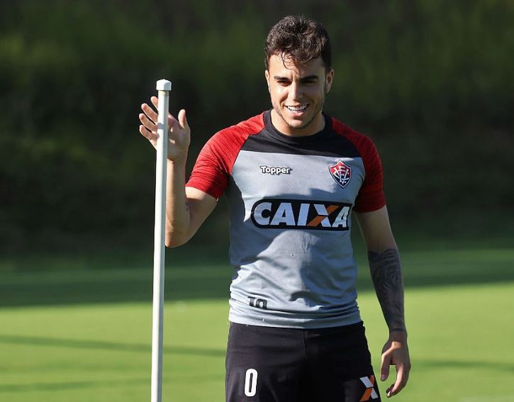 Figueirense negocia com meia afastado de rival da Série B