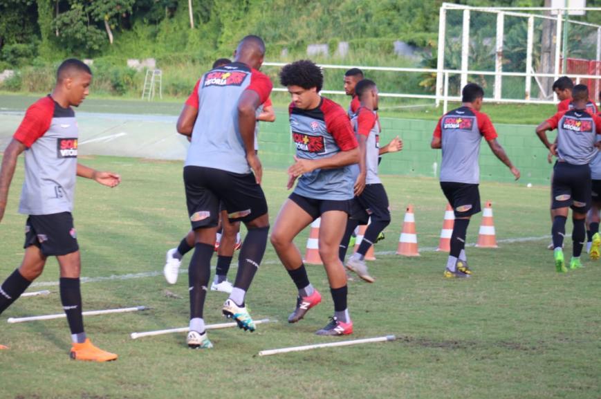 Vitória trabalhou em dois períodos sob o comando de Osmar Loss. (Foto: Ascom/EC Vitória)
