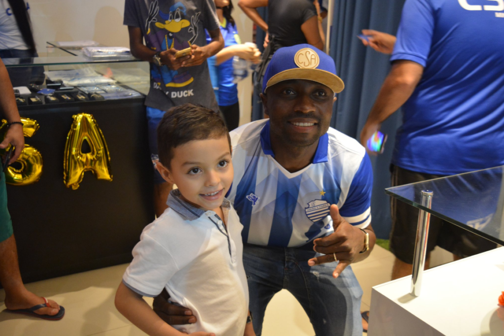 CSA multa estrangeiros após ‘balada’ e rescinde com Armero, ex-Palmeiras