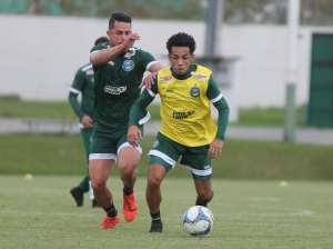 Rafinha treina e tem estreia confirmada, mas Umberto Louzer não confirma quem sai