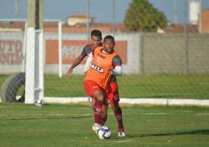 Série B: Técnico aprova três volantes e deve repetir formação no CRB