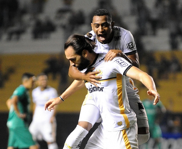 Série B: Elenco do Criciúma comemora clima mais leve após primeira vitória