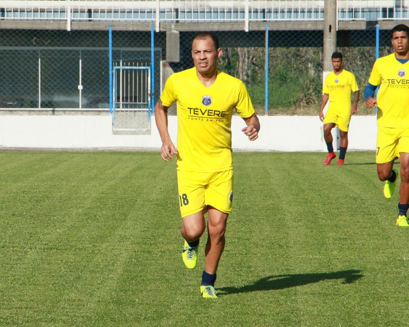 Léo Gago, ex-Palmeiras, Grêmio e Coritiba, acerta com time da Segundona Catarinense