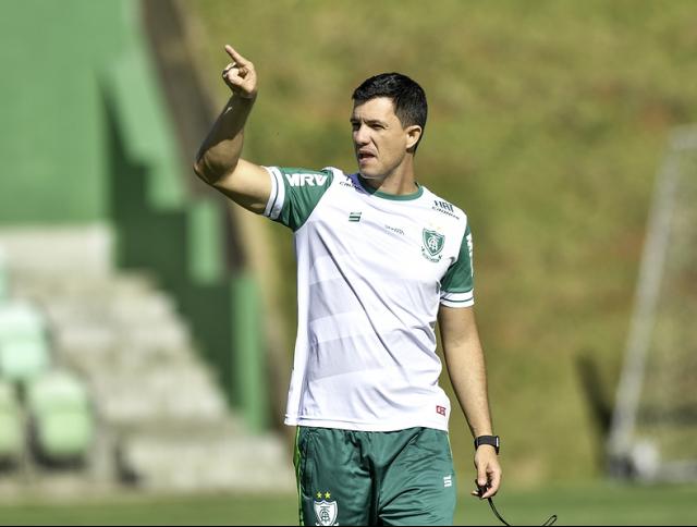 Maurício Barbieri intensificou os treinos do América atrás da primeira vitória. (Foto: Mourão Panda / América-MG)