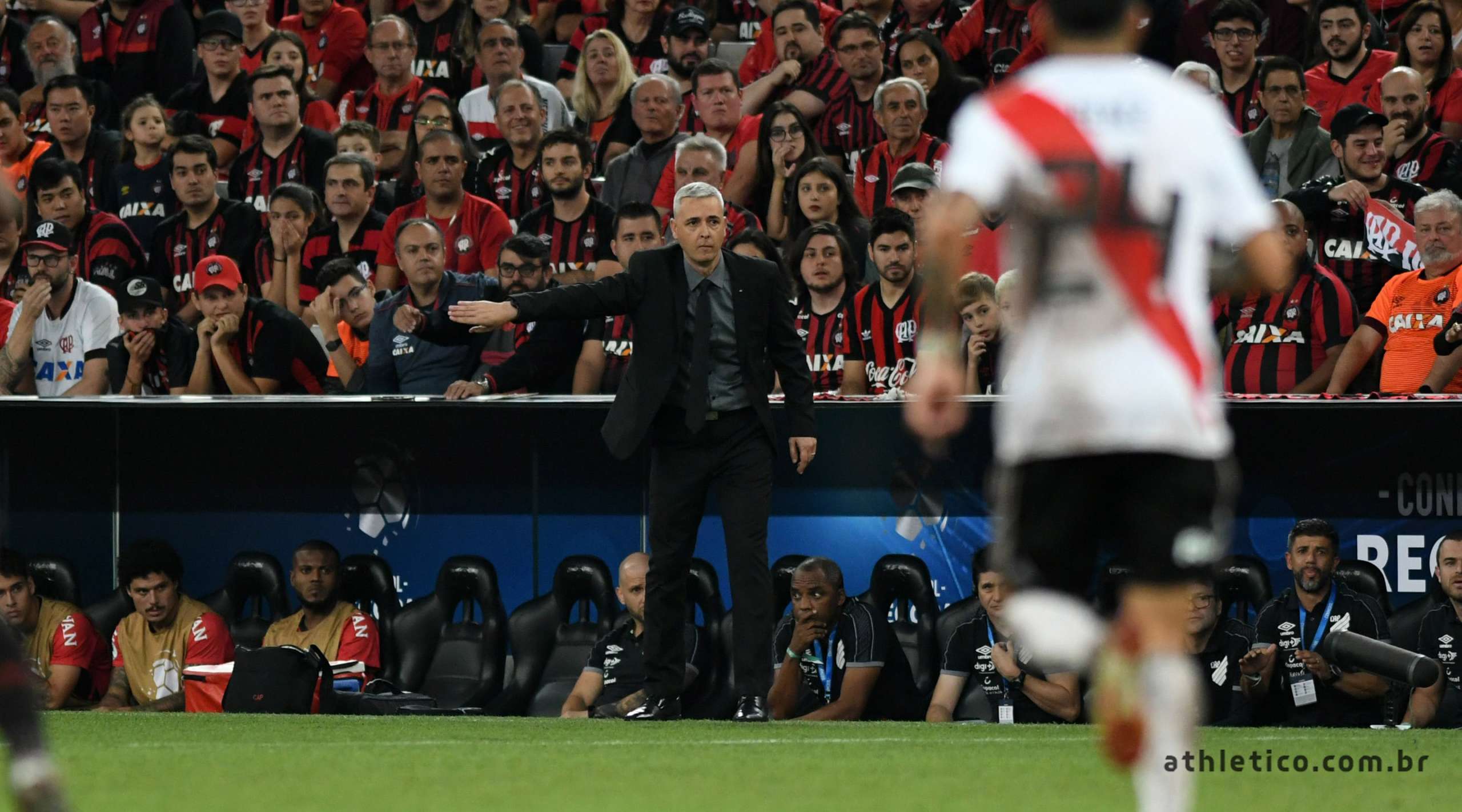 Com time reserva, Athletico tenta esquecer Recopa para se reabilitar no Brasileiro