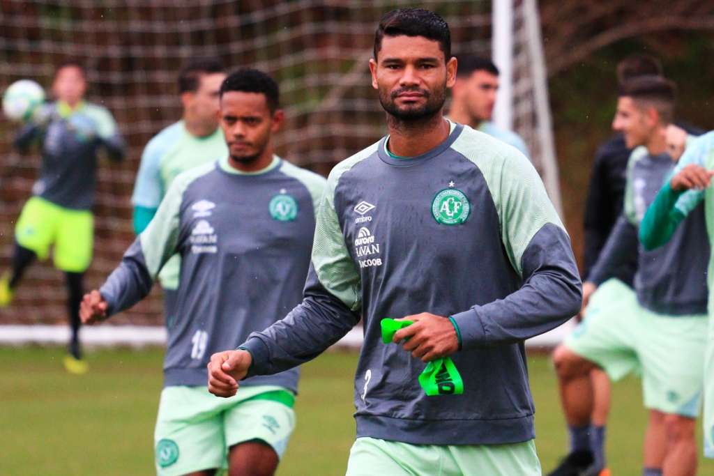 A delegação da Chapecoense só vai embarcar para Belo Horizonte neste sábado