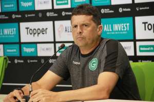 Treinador pede reforços de peso no Goiás: 