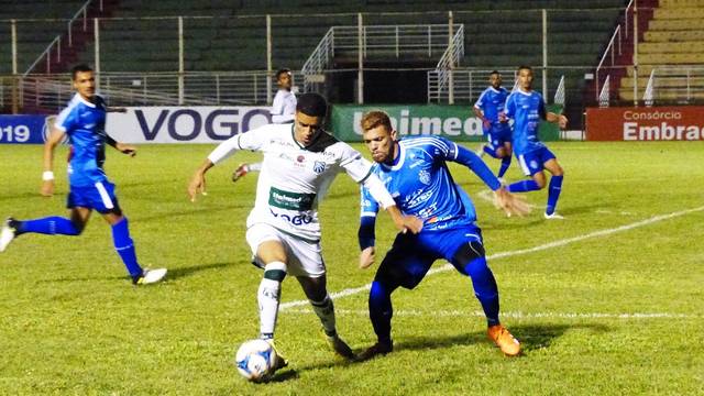 Caldense e Vitória ficaram no empate sem gols na noite deste sábado no Ronaldão (Foto: Renan Muniz/Caldense)