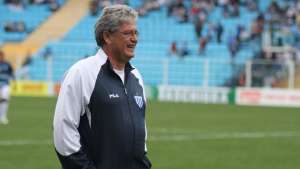 Pressionado, treinador descarta entregar o cargo em time do Brasileirão