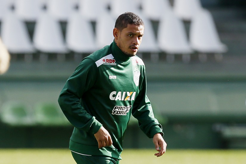 Série B: Ex-meia do Flamengo e volante do Goiás devem deixar o Coritiba