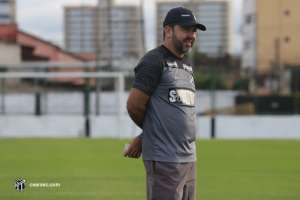 Enderson Moreira ganha desfalque de Wescley para a partida ante o Santos
