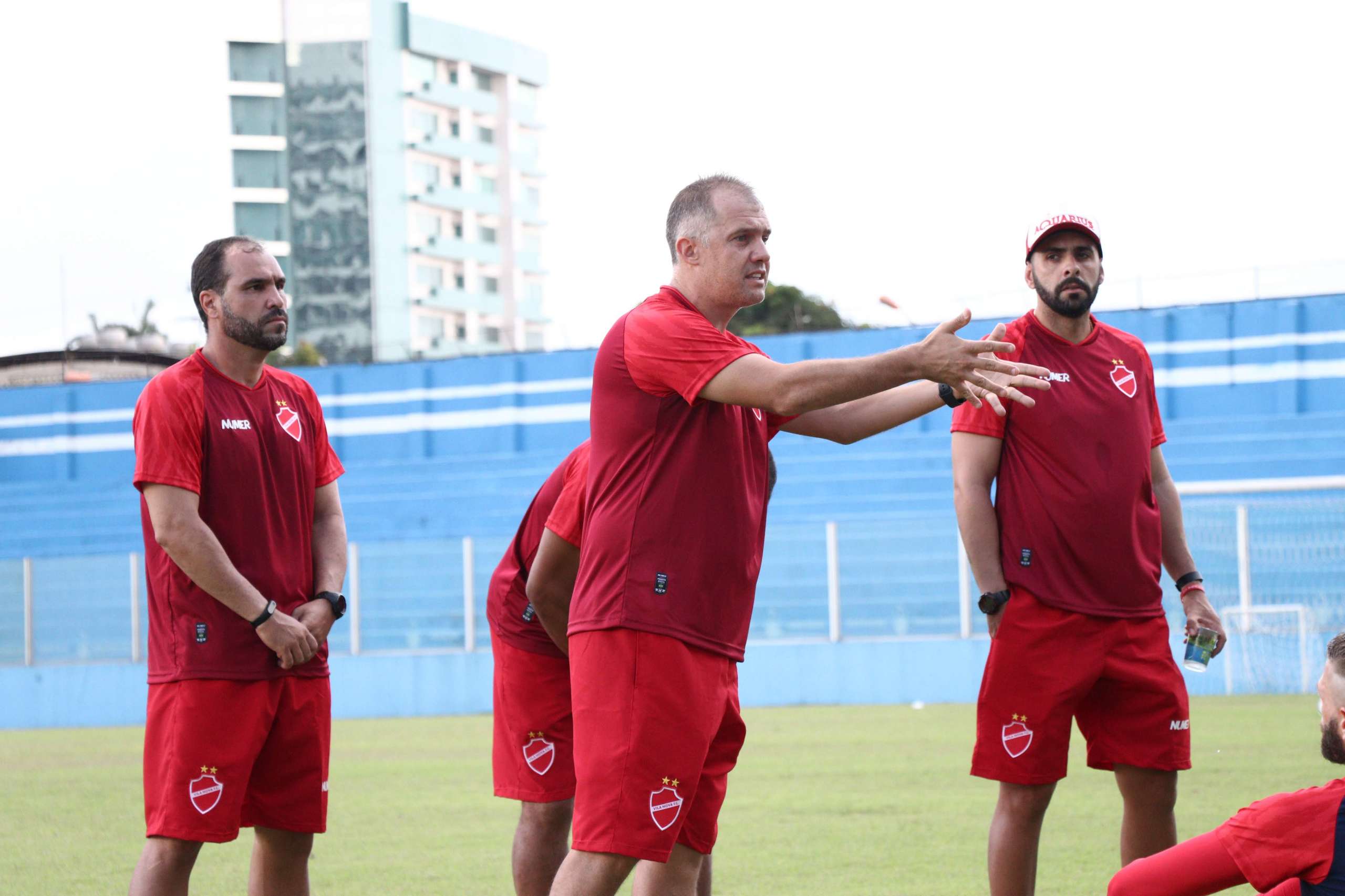 Série B: Técnico revela cobrança no Vila: “Temos que assumir as responsabilidades”