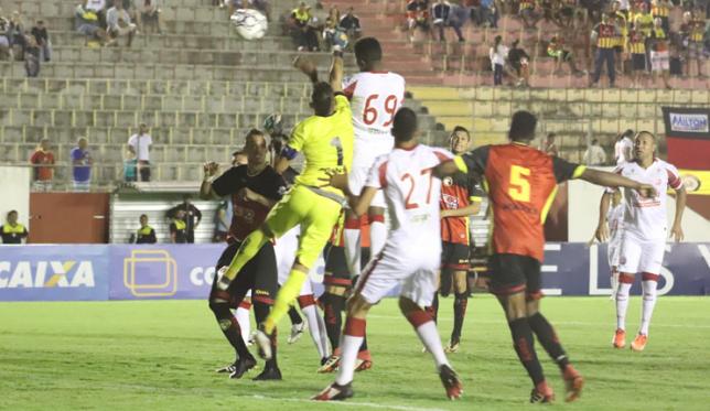 Náutico e Globo se enfrentam neste sábado - Léo Lemos/Náutico