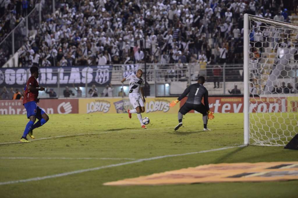 A Ponte Preta aposta nos gols de Roger para conquistar a terceira vitória seguida