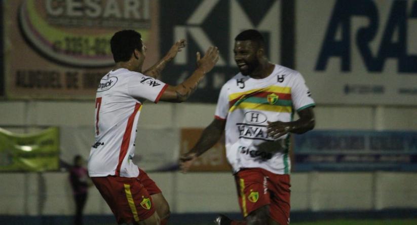 Brusque massacra o Foz