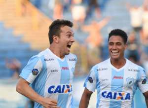 Série B: Londrina apresenta lateral Breno e deverá ter retorno de Dagoberto