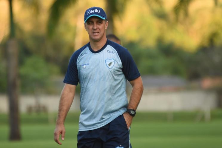 Alemão valorizou a presença constante do Londrina no G4 da Série B. (Foto: Gustavo Oliveira / Londrina)