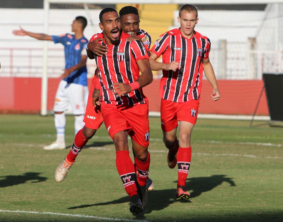 Segundona: Marília apresenta ex-atacante do Atlético-MG e zagueiro rebaixado em SC