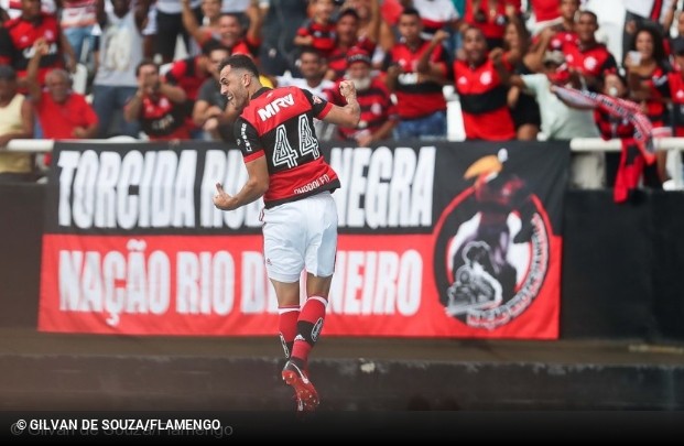 Flamengo dá “ok” e Athlético-PR prepara investida em zagueiro