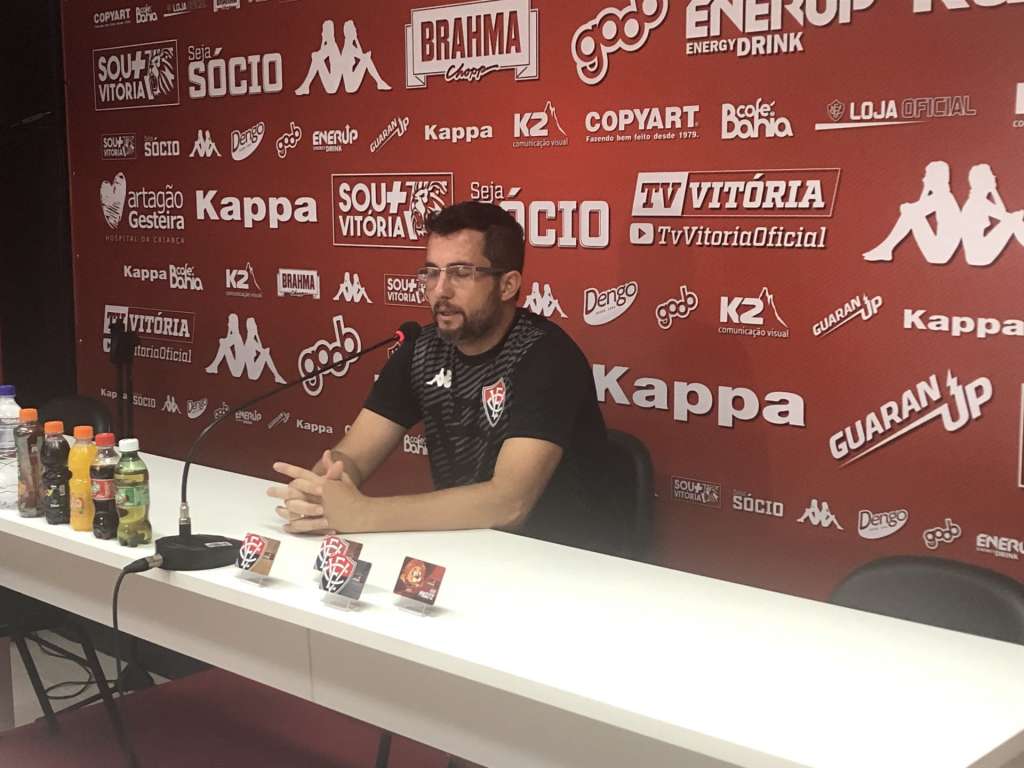 O técnico Osmar Loss não divulgou qual será a escalação inicial do Vitória