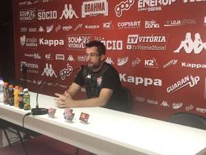 Série B: Loss fecha treino, mas indica Vitória com estreia