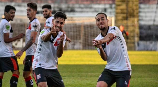 Elenco do Paulista comemora goleada sobre o Atlético Mogi - Foto: Divulgação / Gustavo Amorim 