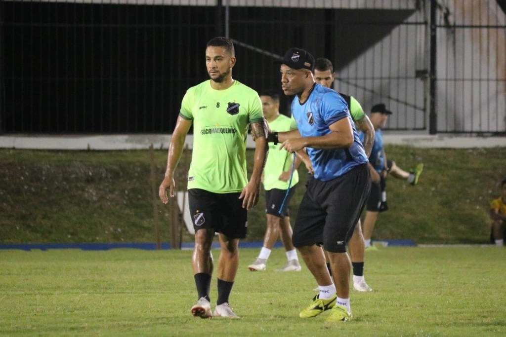 Sérgio Soares tem um aproveitamento de 0% no comando do ABC (Foto: Andrei Torres/ABC)