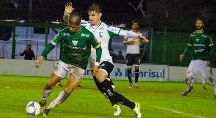 A confusão rolou solta no jogo entre Avenida e Maringá - AI/Pâmela Lopes