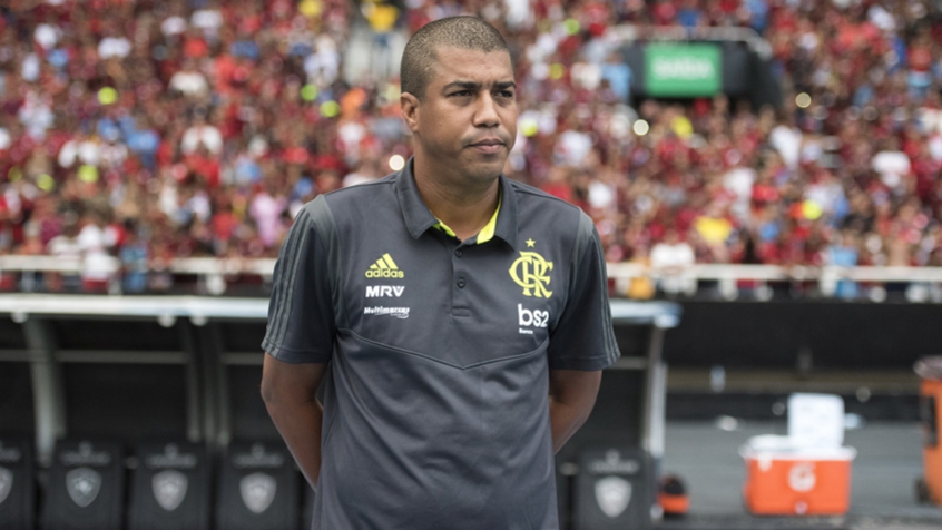 Interino entrega Flamengo a novo técnico invicto e sem sofrer gols