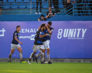 Série D: Tubarão anuncia saída de treinador e renova com dois meias