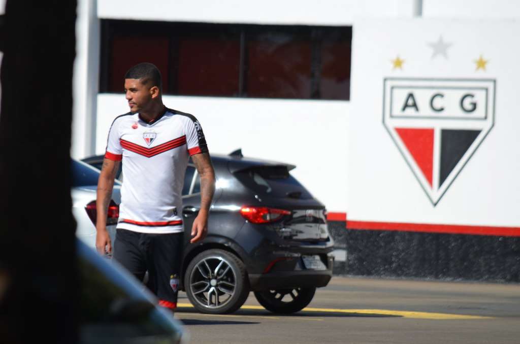 O atacante Pedrinho teve seu contrato rescindido pelo Atlético-GO (Foto: Paulo Marcos/Atlético-GO)