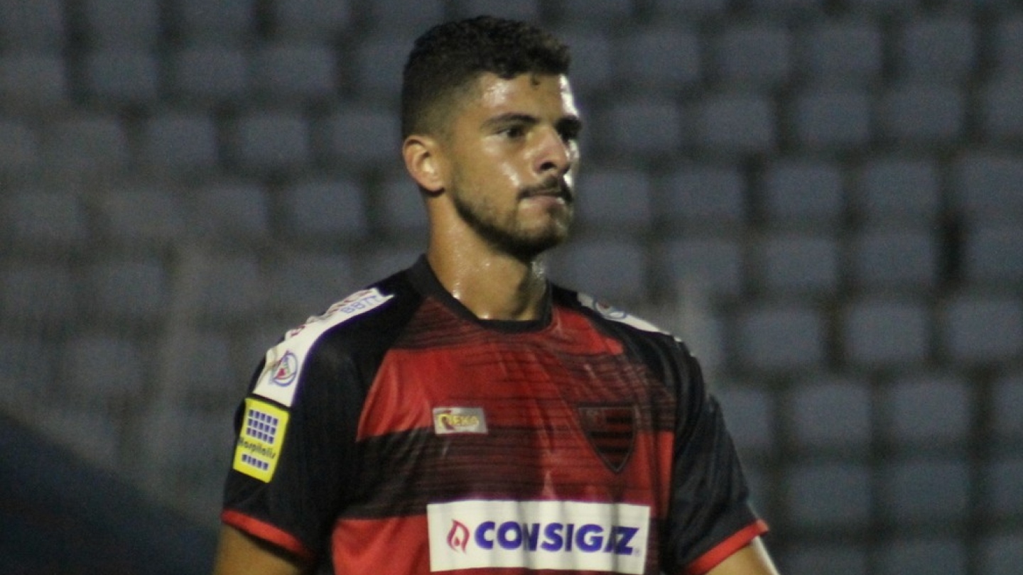 Série B: Guarani negocia com zagueiro de time do Brasileirão