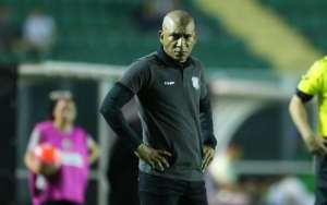 Técnico confirma proposta do futebol árabe e explica porque permanece no Figueirense