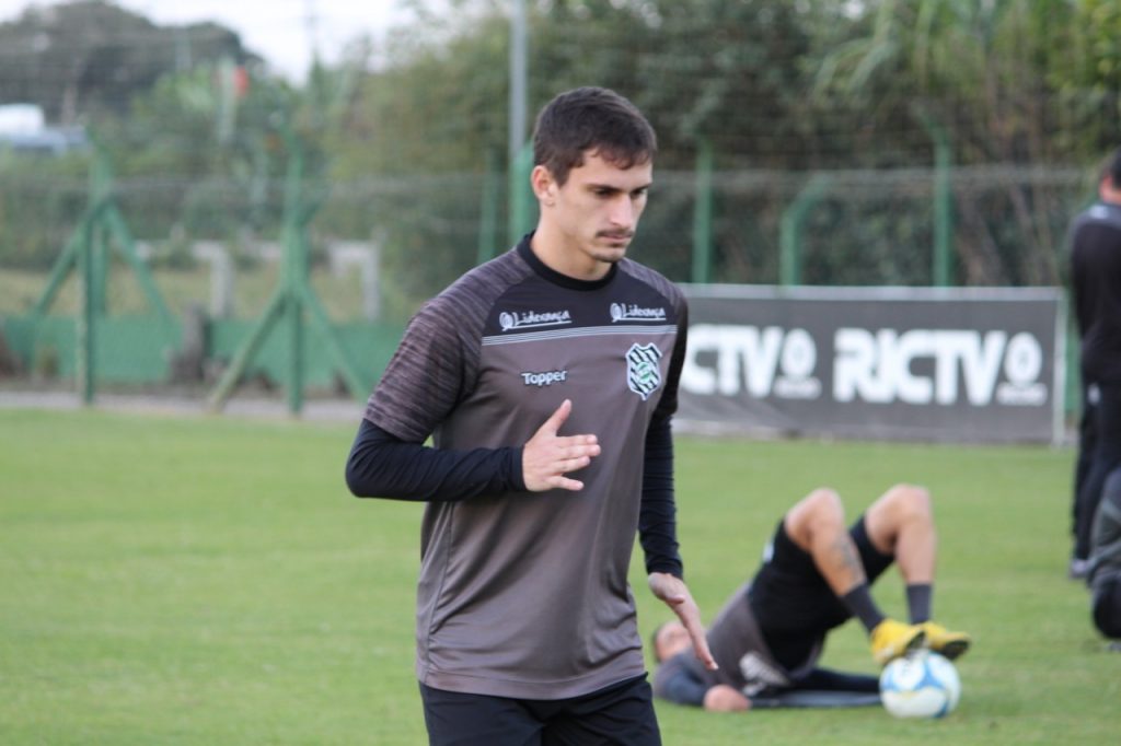 Meia se aproxima de retorno no Figueirense. Outros três seguem no DM até o fim do ano