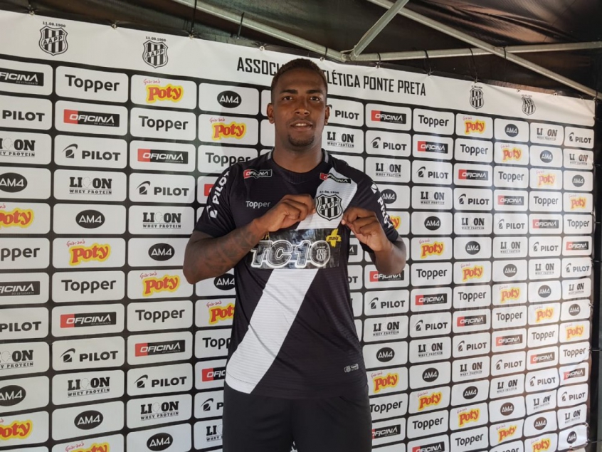 Clubes da Série A e B negociam transferências de atacante e volante encostados