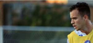 Emprestado pelo Internacional, meia inicia treinos no Avaí