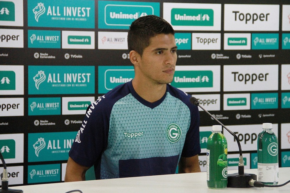 Emprestado ao Goiás, lateral do Santos é flagrado no exame antidoping