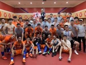 Acertado com Corinthians, zagueiro Gil se despede da China
