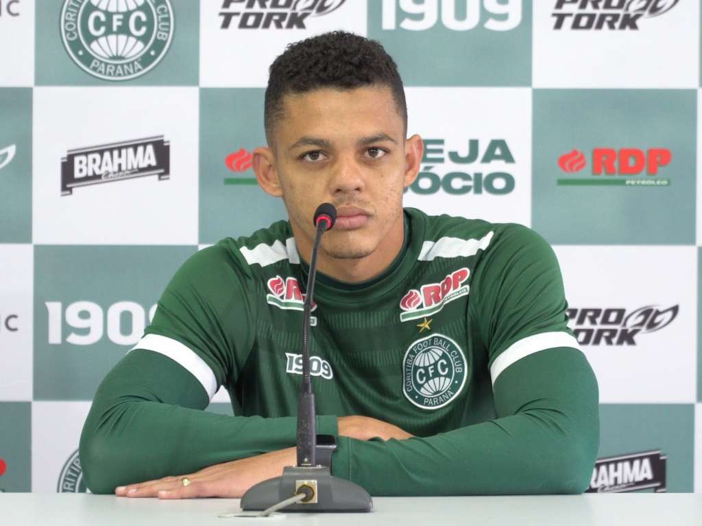 Zagueiro do Coritiba deve ser titular na volta da Série B