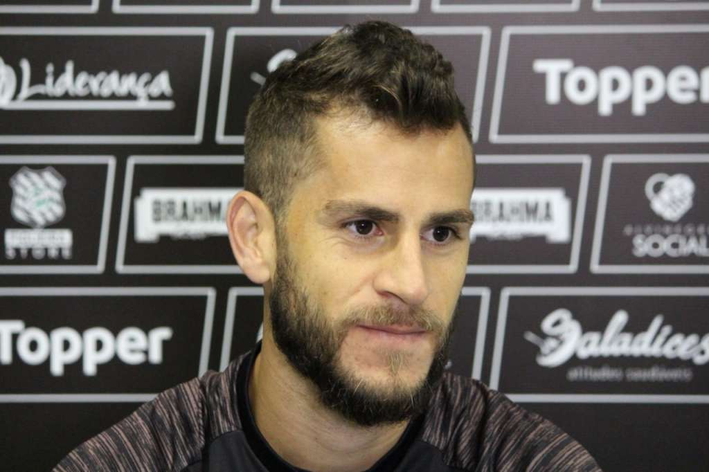 O meia Fellipe Mateus disse que o elenco do Figueirense vem trabalhando firme em busca do título